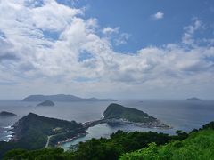 そろそろ展望台を降りて駐車場へと戻る途中、急に上空に青空が広がり始め・・・あ、これは島を訪れる絶好のタイミングじゃないか！！！