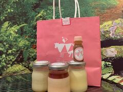 以前訪れた時に気になっていた、「伊豆高原プリン」でデザートにプリンを買いました。