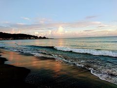 夕陽に照らされた雲。
夏の夕焼けは好きです。