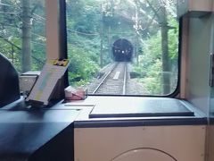 昨年の台風の影響でずっと運休していて、7月に再開。
平日の午後だからか車内はゆったり。
一番前で景色を満喫しました。