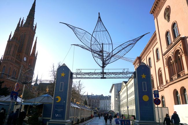 30分ほどでコンサートは終了。<br />広場に着いた頃に隠れてしまった青空が、また覗きだしました ♪