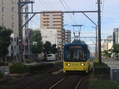南海鉄道・堺駅前のホテルを出発。
少し歩くと、阪堺電気軌道の大小路停留所がありました。
阪堺電気軌道は大阪と堺を結ぶ路面電車です。
この電車に乗って大阪の天王寺へ