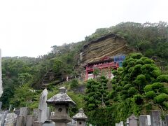 1417　船形山 大福寺（崖観音）の駐車場に入る．真言宗智山派のお寺だ　駐車場からまっすぐ観音堂へと向かう