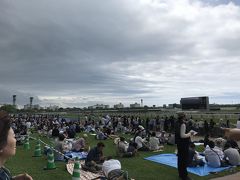 外国から来ている友人たちと合流し、函館競馬場へ！笑
芝生で競馬見られるよ。
なんだか、今までの体験したことのない感覚。
競馬というと、東京・新宿（わがふるさと ）で、ビリビリに破かれた馬券が待っているか、タオル巻いたおっちゃんたちがタバコふかしてたむろっている負のイメージだったのが、すっごい解消されました。当たりませんでした涙