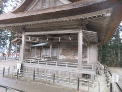 白山神社の能舞台．余り訪れる人はいませんが，今回見たかった施設の一つです．