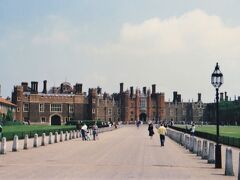 ここからはハンプトンコート宮殿。

ハンプトン・コート・パレス
Hampton Court Palace

