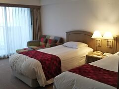 ロビーなど写真を撮ってなかったので、いきなり部屋です。
別館だったので、ロビーやレストランから結構歩きました。