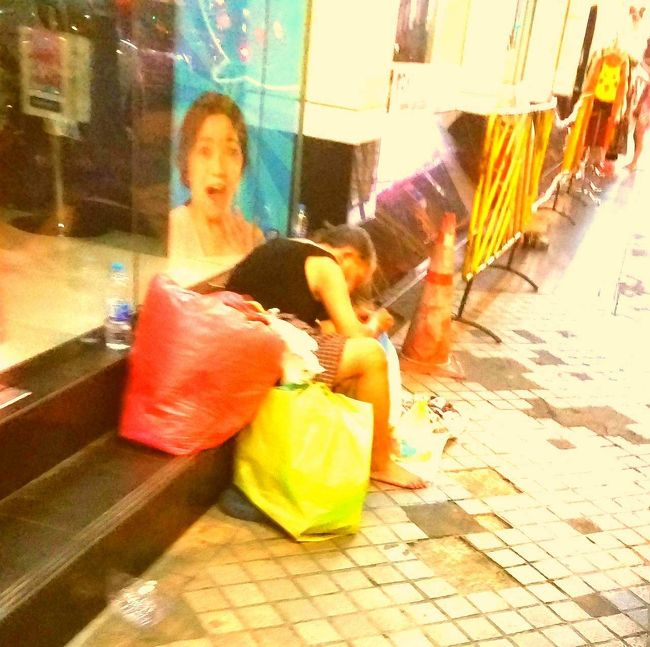 ここでも<br /><br />お父さん  が<br /><br />完全に　　意識を<br /><br />失って  いる<br /><br /><br />大丈夫で　　　あろうか