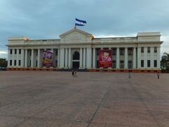 国立宮殿（PALACIO NACIONAL）

革命広場（Plaza de la Revolucion）の周りにある建物です。