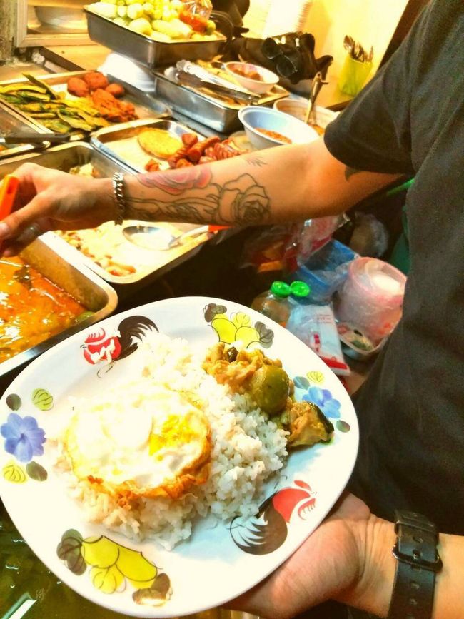 目玉焼き　に<br />グリーン  カリー<br /><br />そして　お茄子に<br /><br />唐揚げ　　だ！