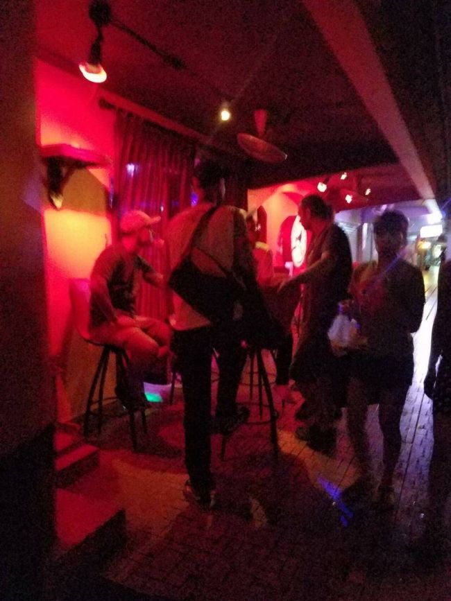 どこの<br /><br />店  でも　<br /><br />朝　まで　　です