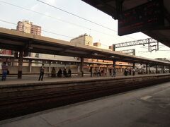 朝6時の樹林駅。早朝なので人が少ないというべきか、早朝にも関わらずこれほどの人がいるというべきか。