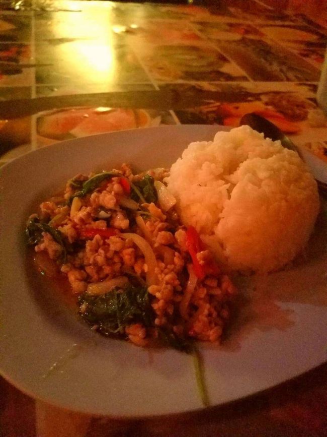 パッポン<br />スパイシー　炒め　ご飯<br /><br />80 バーツ　( 270 円 )　だ<br /><br />また　小さな  幸せに　  出会え ました