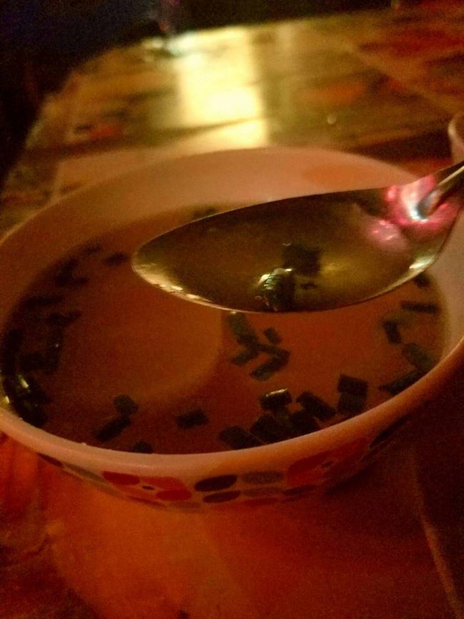 この<br /><br />ネギ  と　カブ  の<br /><br />コンソメ　スープ　が<br /><br />美味しい