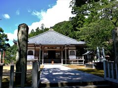 紀伊勝浦行の路線バスで一旦那智駅で降り、
那智山同様、同じく世界遺産を構成している補陀洛山寺へ。

このお寺はかつて補陀落渡海と呼ばれる、生きたまま船で浄土となる拠点となったという。