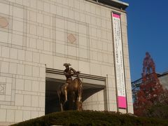 今回の旅行は美術館巡りなので横浜美術館へ。

駅からの歩いていて見覚えあるなと思ったら、パシフィコ横浜の近くにあるんですね。