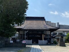 この辺りにはたくさんの寺院がありますが、こちらは法禅寺。
浄土宗の寺院です。