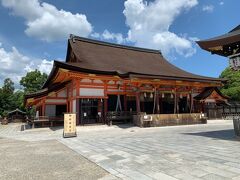 八坂神社にもお参りします。。。