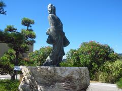 隣には、菱川師宣記念館。見返り美人の像が出迎えてくれます。