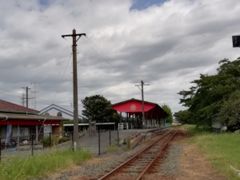 天竜浜名湖鉄道に乗って、気賀駅から金指駅まで。
単線で1両のワンマン電車。
1時間に1本あるかないかなので、乗り損ねたら大変。