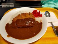 夫はカツカレー。