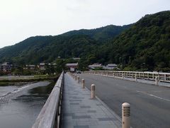 渡月橋は人影まばら
