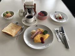 白い小屋の朝食