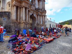 エルカルメン手工芸品市場 (Mercado de artesanias El Carmen)