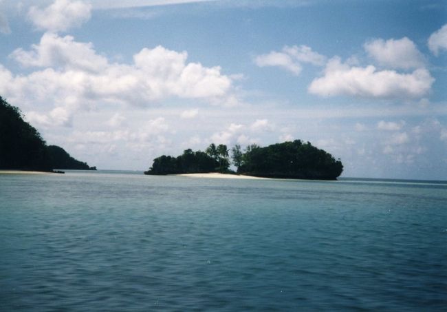 似たような無人島がたくさんあります。