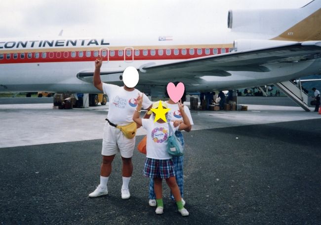 ボーイング７２７。機体後部にタラップが下りています。後部ドアーから乗り降りするのは珍しいと思います。