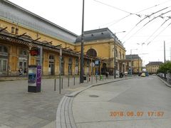 今回はメトロでブダペスト東駅に来ました。ここからスタートします。東駅のすごい建物の正面に出る予定がケレペシ通りに出てしまいました。写真はブダペスト東駅の側面です。
