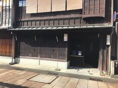 暑さにやられてどこかで休憩しないとやってられない…
ということで、加賀棒茶で有名な丸八製茶場の直営店、一笑へ。