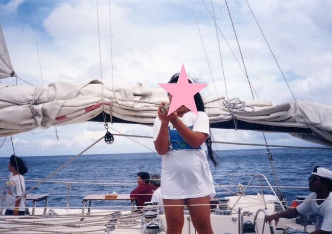 手に持っているのは水風船。何に使うかというと。