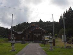 車で1時間ほど走って上越市にある越後の国の一宮
居多神社へ来ました。
参拝の跡社務所に御朱印をいただきに行きましたが、コロナの関係で書置きしかなく、それがあまりに芸術的すぎて参拝だけでパス。