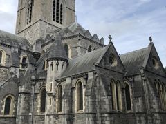 食事後、徒歩数分でChrist Church Cathedralへ。
11世紀に建てられたゴシック建築。ダブリンに中世の聖堂がこことパトリック大聖堂と二つあり、こちらのほうが古い。