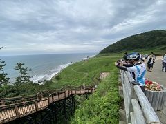 輪島中の観光客がここにいるのではないかというくらい、この場所だけ賑わっていました。