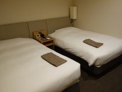 部屋は812号室。広めのツイン（スタンダードプラン素泊り）、楽天トラベルで1部屋13,400円のところGO TOキャンペーンで8,730円でした。