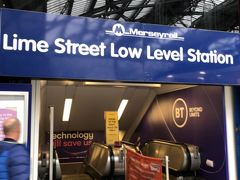 James street 駅から数分でLime street 駅に着きました。徒歩でも20分程。