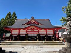 汗をかきかきレンタカーを借りて、最初にやって来たのは富山市内の「日枝神社」です。