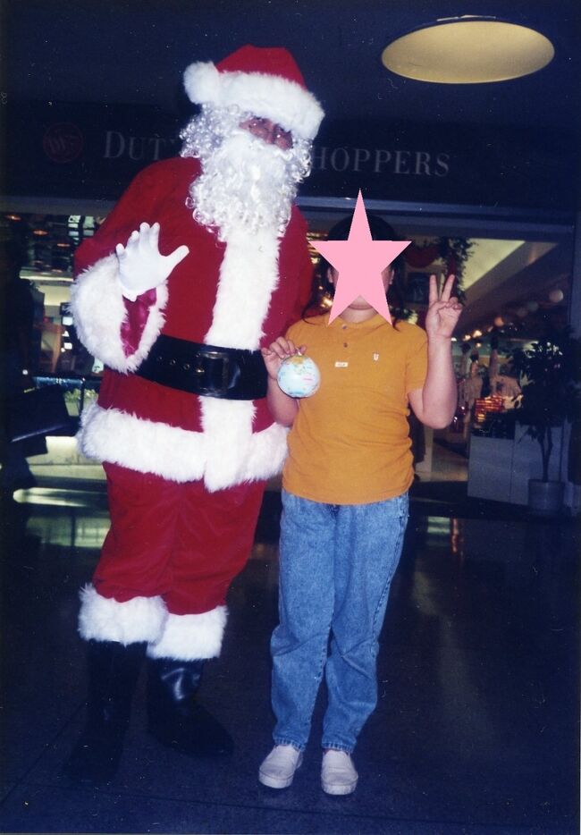 グアムの空港のデューティーフリーにはサンタクロースがいました。