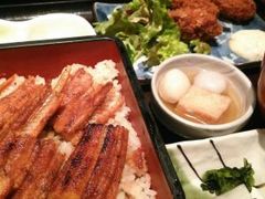 まず昼食。
「月あかり」で穴子めし。
牡蠣フライ付き♪

広島で食べたかった、広島焼き・牡蠣・穴子をコンプリート！
