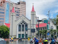 北大路と中正路の交差点に建つ北大天主堂（正式名は聖母聖心主教座堂）。1957年に落成した、カトリック新竹教区の主教座堂。