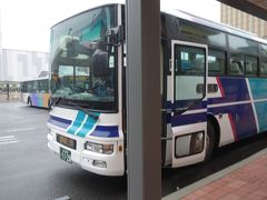 旭川駅前8番のバス乗り場から、7:30発の深旭線 深川市立病院前行きの空知中央バスに乗りました。