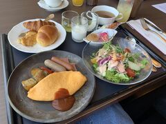 3日目、最終日。

ホテルの朝食はブッフェでなく、和洋朝食セットか洋朝食セットをオーダーするシステムに変更されていました。

衛生管理大事ですもんね…。
