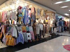 韓国ソウル・東大門『Hello apM』

ファッションビル『ハローエーピーエム』の写真。

もしかしたら『Migliore（ミリオレ）東大門』かもしれません。