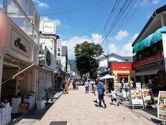 続いて旧軽井沢の商店街へ。

コロナ下でしたが、ここまでは普通に混雑してます。