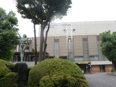 東別院を後にして、金山駅まで歩いていくことにしました。

すると、途中に目を引く建物が・・。