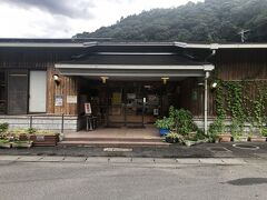 帰りにGoogle mapで適当に見つけた剣山木綿麻温泉へ。インター降りて、ちょっとあるけど大丈夫かな？と思ってたら、これがどえらい細い道でめっちゃ大変だった。笑
温泉はこじんまりとしてて、地元の人たちが入りに来てる感じでした。ゆっくり出来て良かったです。
ここで食事しようと思ってたら、コロナで食事の提供を休止しているとの事で残念でした(T_T)