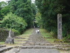 （白山平泉寺参道）
創建717年、歴史を感じます。

歴史のある神社仏閣ですが、若い人や家族連れが予想以上に多く訪れています。

白山信仰の中心地です。

This shrine was stablished by Taicho-Daishi in 717. This place have been the center of worship to Mt. Hakusan since then. 