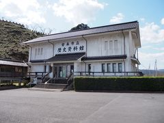 そしてこちらが安来市立歴史資料館。
明朝体（多分）のフォントで書かれた文字がご立派。